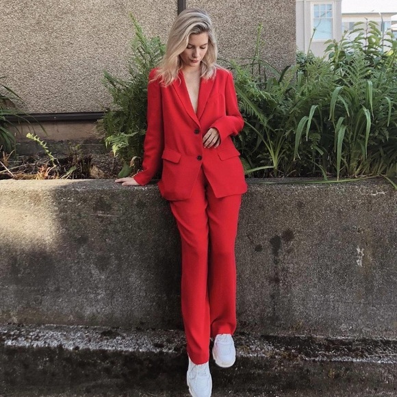 ARITZIA || RED SUIT - Picture 2 of 3